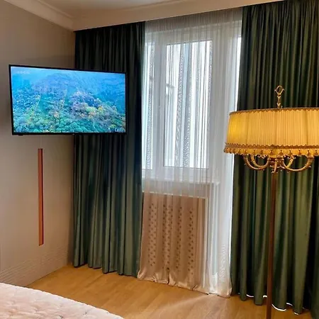 Luxury 2 Bedroom *