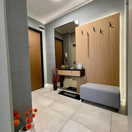 Luxury 2 Bedroom *